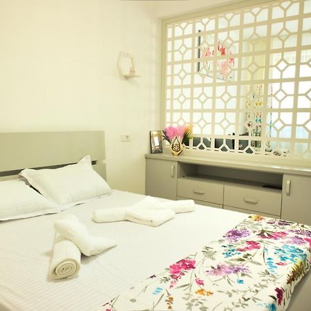 Cozy Flowers Studio - Fast Wi-Fi & Washer-Dryer براشوف المظهر الخارجي الصورة